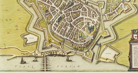 <p>Vanaf het begin van de 17e eeuw werd het IJsselfront in Zutphen gedomineerd door de schipbrug en de vestingwerken. Schepen konden aanleggen in de Berkelhaven binnen de vesting en laden en lossen aan weerszijden van de brug. De hoofdroute vanaf de IJssel loopt over de brug, via de Marspoortstraat, waar men via drie Marspoorten de markten kan bereiken (uitsnede kaart J. Blaeu, ca. 1650, RAZ). </p>

